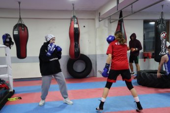 Kartepe Belediyesi Kış Spor Okulları ile Çocuklar Sporla Büyüyor 