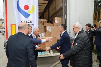 Yardım Tırları Dualarla Gazze'ye Uğurlandı 