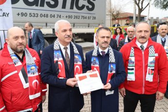 Yardım Tırları Dualarla Gazze'ye Uğurlandı 