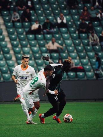 Kocaelispor,Alanyaspor'u 2-0'la Geçti