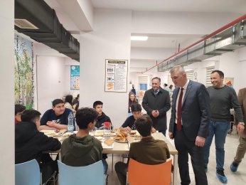Başkan Sezer Ramazan Bereketini Gölcük'lülerle Paylaşıyor 