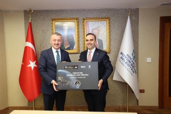 Bakan Kacır'dan Büyükşehir'e ziyaret 