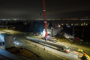 Başiskele Kavşağı'nda dev kirişler yerleştirildi 