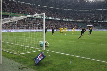 Kocaelispor Göztepe'yi yine Uzatmada Yıktı: 10 Kişiyle 1 Puanı Kurtardı