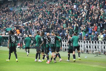 Kocaelispor Göztepe'yi yine Uzatmada Yıktı: 10 Kişiyle 1 Puanı Kurtardı