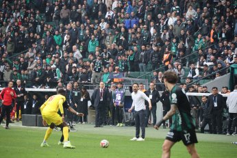 Kocaelispor Göztepe'yi yine Uzatmada Yıktı: 10 Kişiyle 1 Puanı Kurtardı