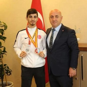 Eray Şamdan Riyad'ta altın madalya kazandı 