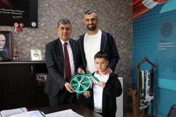 Golcü Serdar Dursun'dan Ertuğrul'a Sürpriz 