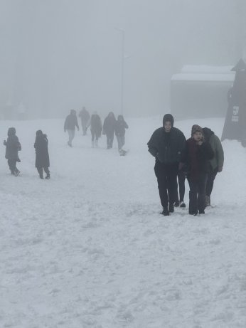Zirveye kar geri döndü