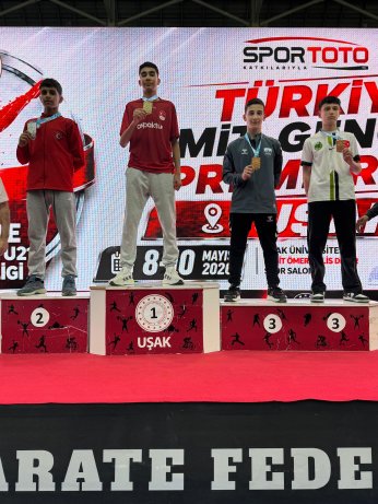 Kartepe'li Ege Özer Türkiye Üçüncüsü 
