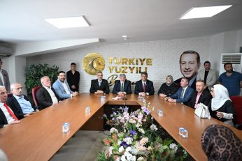 AK Kartepe Bayramlaşmada Salona Sığmadı