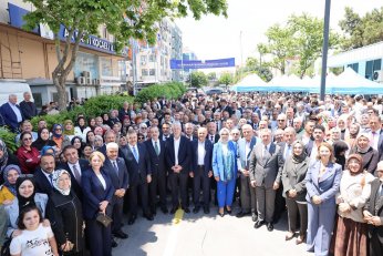 AK Parti Kocaeli'de Miting Gibi Bayramlaşma 
