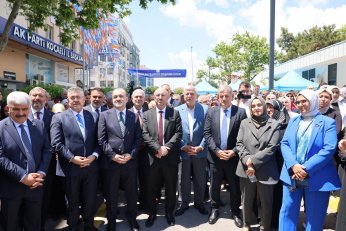 AK Parti Kocaeli'de Miting Gibi Bayramlaşma 