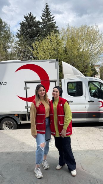 KOÜ öğrencilerinden Kızılay’a anlamlı destek