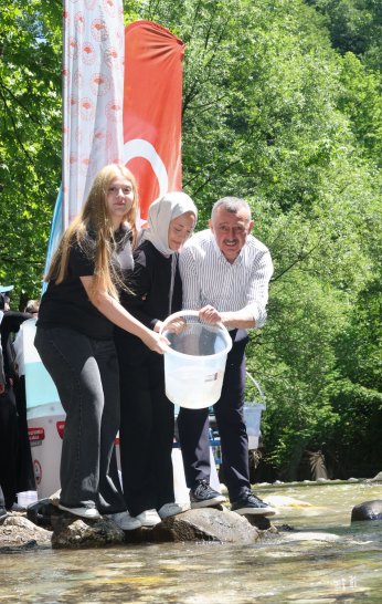 Törenle Suya Balık Bıraktılar 