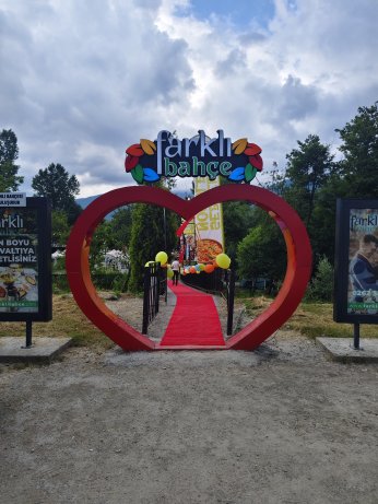 Kartepe’ye Doğayla İç İçe Yeni Soluk: Farklı Bahçe Açıldı