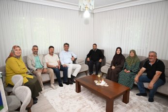 Hacıların mutluluğunu paylaştılar