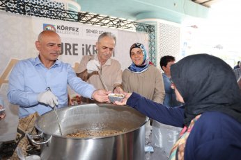 4 Bin Kişiye Aşure İkram Edildi