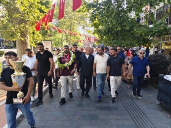 Kırkpınar'ın Gururu Seçkin Duman'a İzmit'te Sevgi Seli