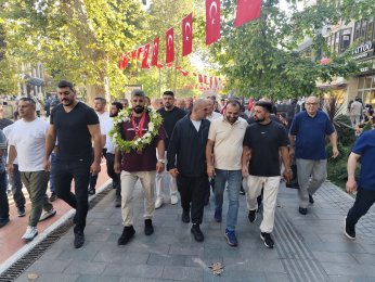 Kırkpınar'ın Gururu Seçkin Duman'a İzmit'te Sevgi Seli