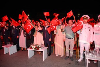 Binlerce Kişi Milli İrade Meydanı'nda Tek Yürek Oldu