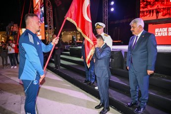 Binlerce Kişi Milli İrade Meydanı'nda Tek Yürek Oldu