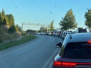 Plajlar doldu, kilometrelerce araç kuyruğu oluştu