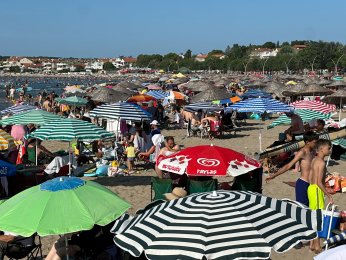 Plajlar doldu, kilometrelerce araç kuyruğu oluştu