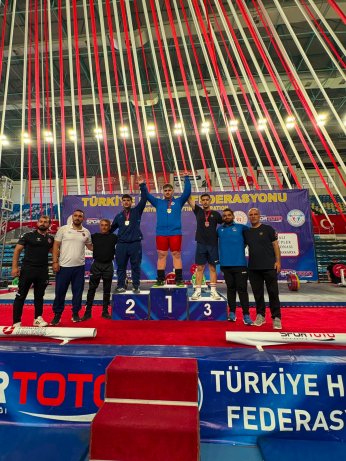 Kocaeli'nin Gururu Zirveden İnmiyor