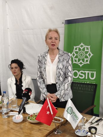 KOSTÜ'nün örnek proje programı,plaket töreni ile son buldu 