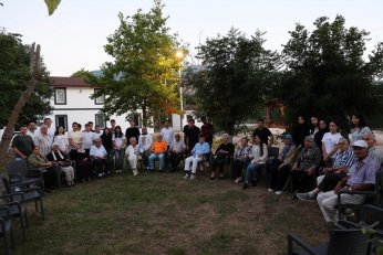Gençlere Taş Söktürdüler