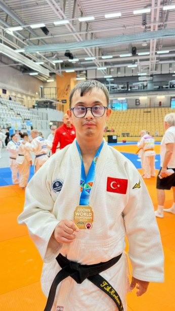 Şampiyonluklar Peş Peşe Geldi