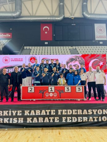 Şampiyonluklar Peş Peşe Geldi