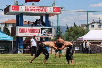 Kırkpınar'da Birinci, Karamürsel'de Başpehlivan Oldu 
