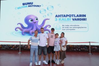 Efsane Futbolcu Aqua’ya Hayran Kaldı