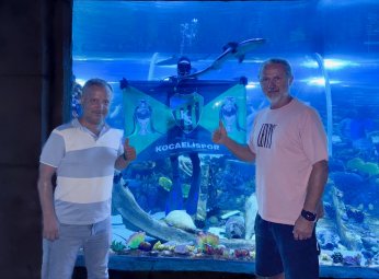 Efsane Futbolcu Aqua’ya Hayran Kaldı