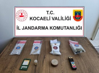 Araçtan Kokain ve Sentetik Ecza Çıktı