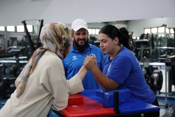 Tek Kolla Başladı, Avrupa Kürsüsüne Çıktı!
