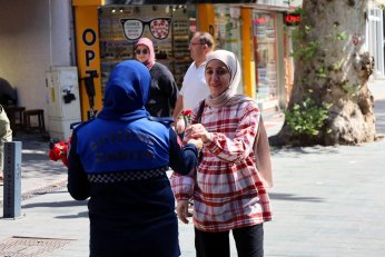 Zabıta Bu Kez Çiçeklerle Sahaya Çıktı!