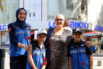 Zabıta Bu Kez Çiçeklerle Sahaya Çıktı!