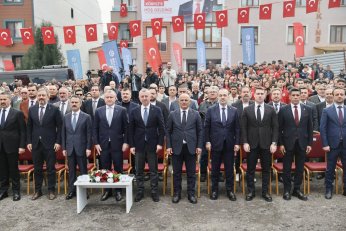 Dev tesisin temelini Bakan Osman Aşkın Bak attı 