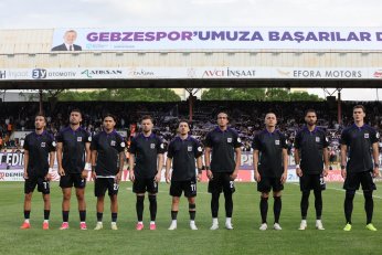 Başkan Büyükgöz Tribünde, Gebzespor Sahada