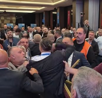 TASKK kongresinde gergin anlar