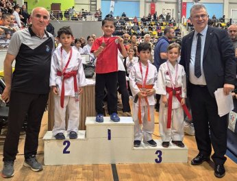 Körfez'in minik karatecileri 23 madalya kazandı 