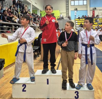 Körfez'in minik karatecileri 23 madalya kazandı 