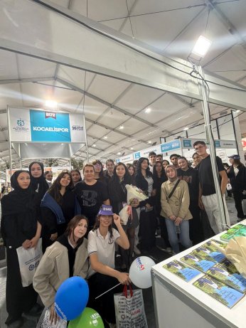 Fuarın genç yazarına büyük ilgi!
