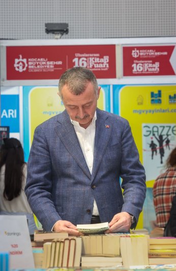 Büyükakın’dan 1 Milyon 59 Bin Kitapsevere Teşekkür