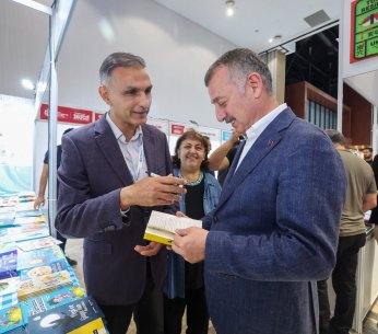 Büyükakın’dan 1 Milyon 59 Bin Kitapsevere Teşekkür