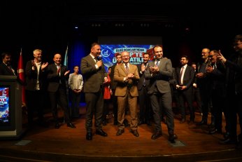 300 Yeni Genç Üye Rozet Taktı 