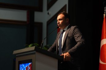 300 Yeni Genç Üye Rozet Taktı 